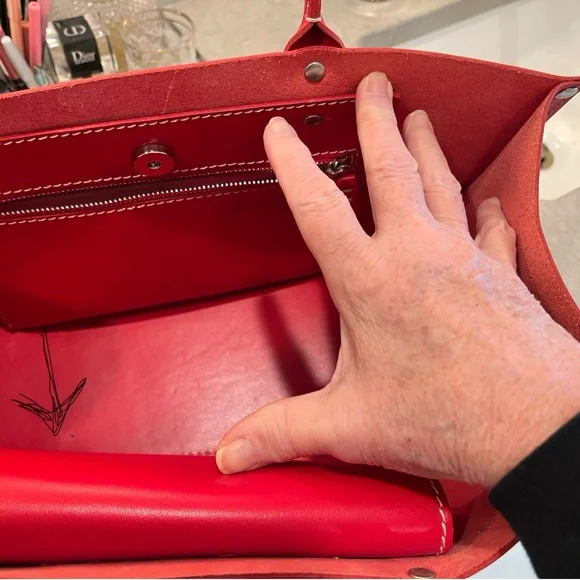 ❤️FINAL REDUCTION❤️. PRICE FIRM.
Vintage Kate Spade Handbag - Picture 13 of 14